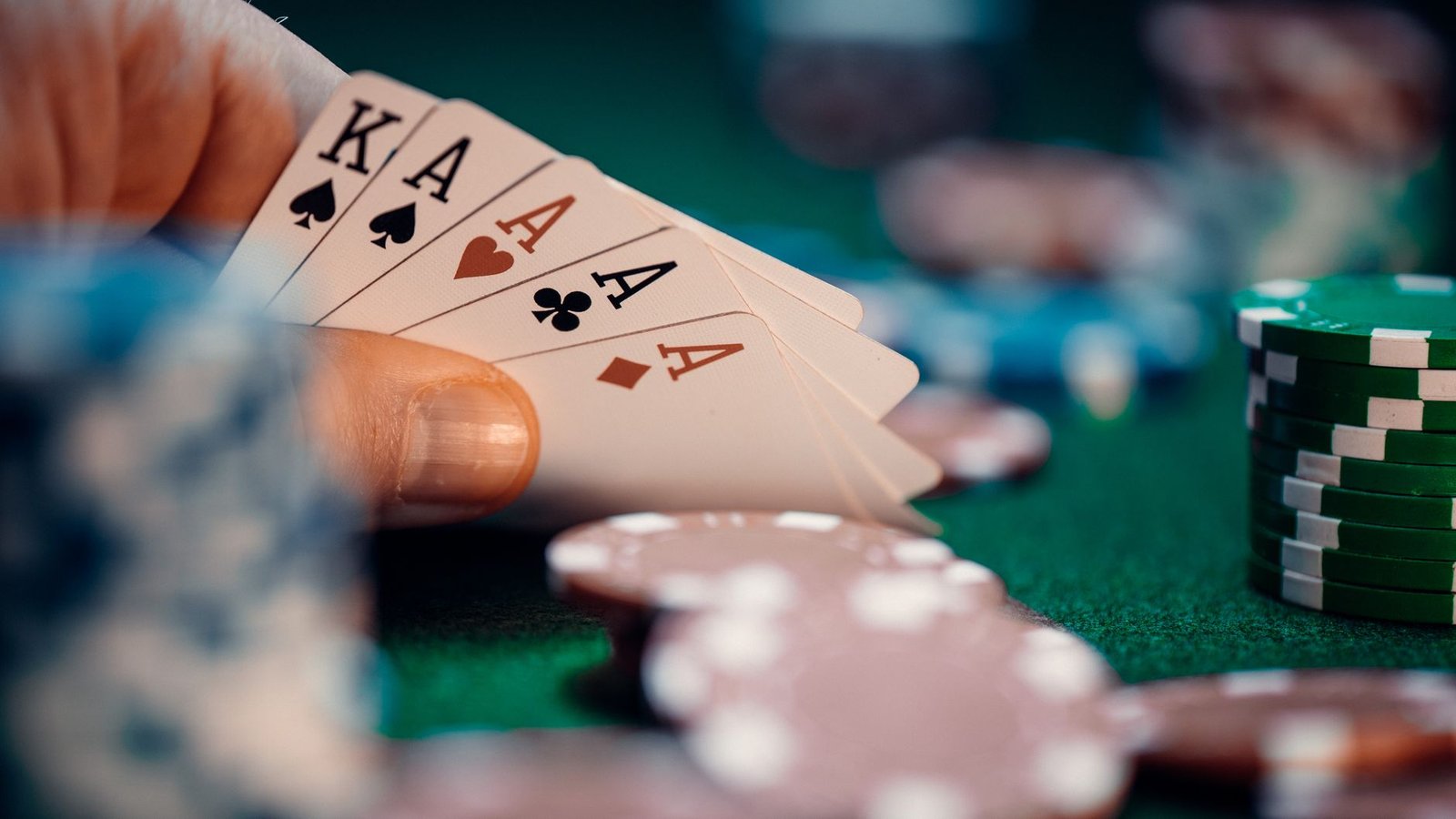 Crypto Poker vs Traditional Poker: The Ultimate Comparison Guide