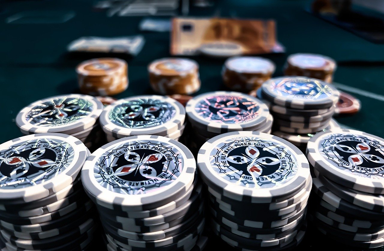 Crypto Poker vs Traditional Poker: The Ultimate Comparison Guide